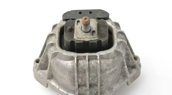 BMW 1 E81 E87 Engine mount bracket 13981112