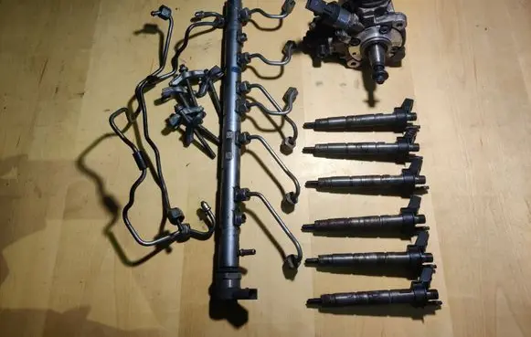 BMW 5 F10 F11 Fuel injection system set 7823461 0445010638 7823470