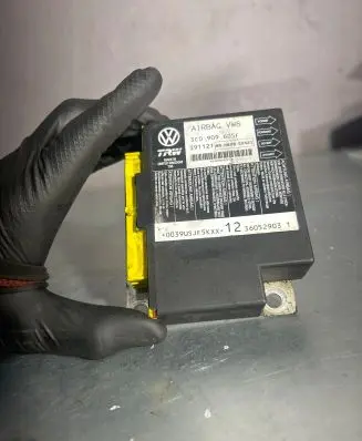 Volkswagen PASSAT B6 Airbag control unit/module 3c0909605f