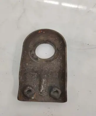 Radiator mount bracket