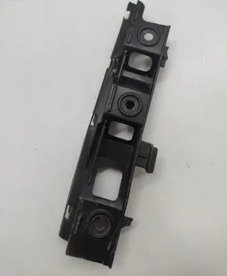 Volkswagen PASSAT B6 Front bumper mounting bracket 3C0807184