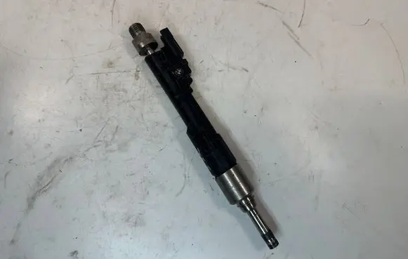 BMW 7 F01 F02 F03 F04 Fuel injector 7599876 13647599876 0261500136