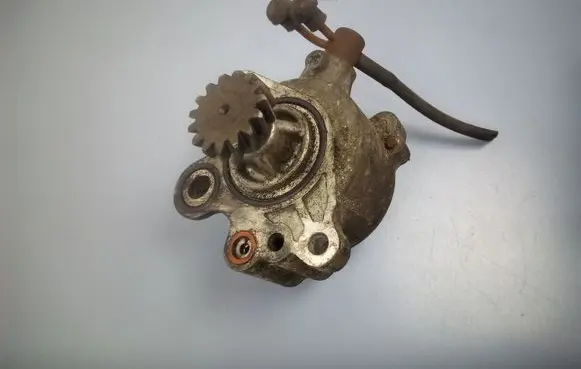 Mitsubishi Pajero Vacuum pump ME204315