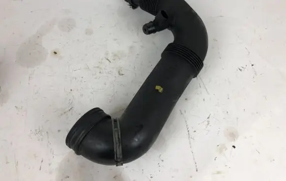 Audi Q7 4L Air intake duct part 7L6129572A