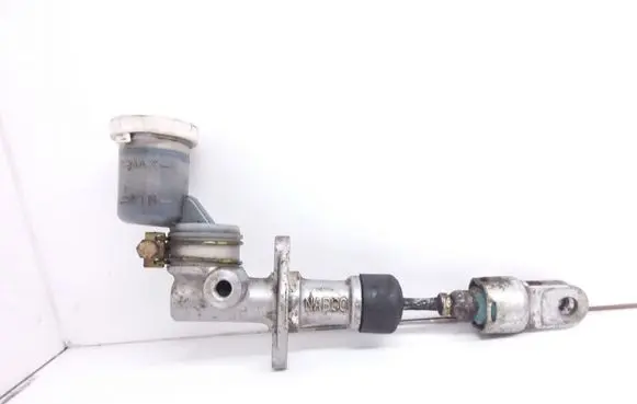 Mitsubishi Pajero Master brake cylinder