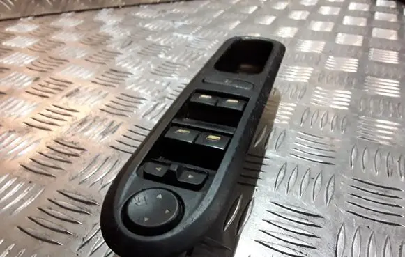 Peugeot 407 Electric window control switch 96468704XT