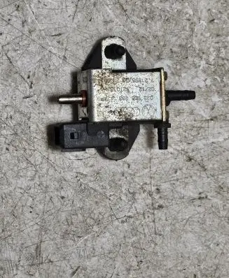 Volkswagen Golf IV Turbo solenoid valve 028906283J
