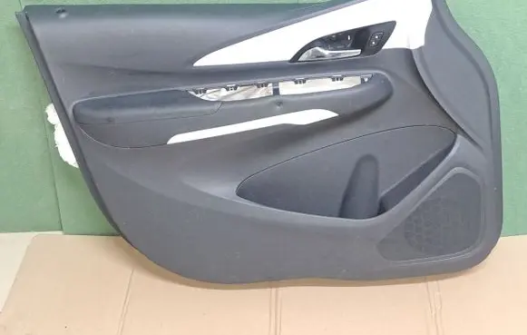 Chevrolet Bolt Front door card panel trim 42768486