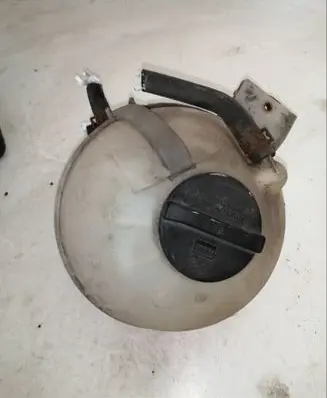 Brake fluid reservoir