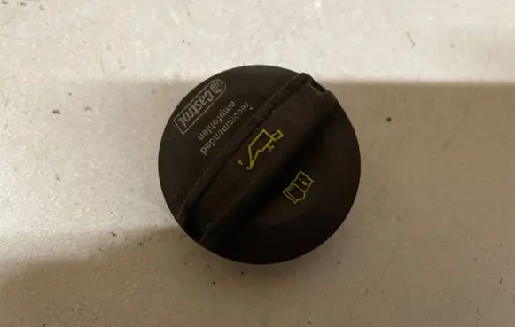 Audi A4 S4 B9 Oil filler cap 06K103485A
