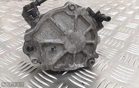 Ford Focus Vacuum pump 9604021880