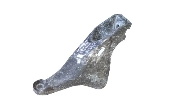 Audi A4 S4 B7 8E 8H Engine mounting bracket 8E0199307S