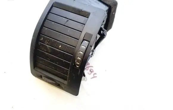 Skoda Octavia Mk2 (1Z) Dash center air vent grill 02124902w 0212-4902w