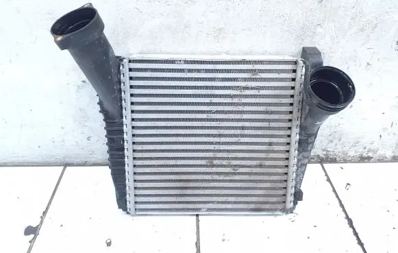 Volkswagen Touareg I Intercooler radiator