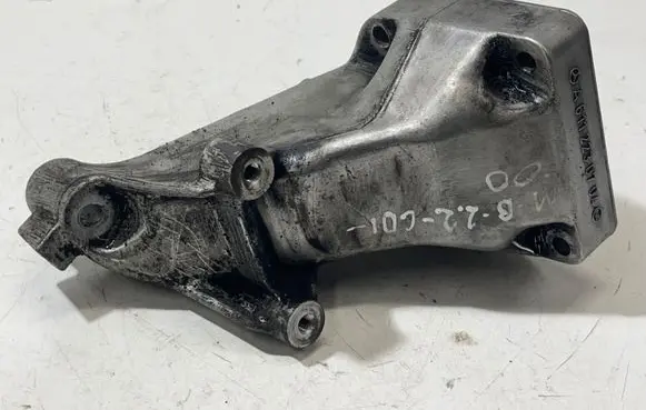 Mercedes-Benz C W203 Engine mounting bracket A6112230704