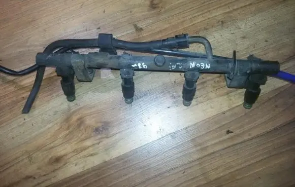 Chrysler Neon I Fuel main line pipe