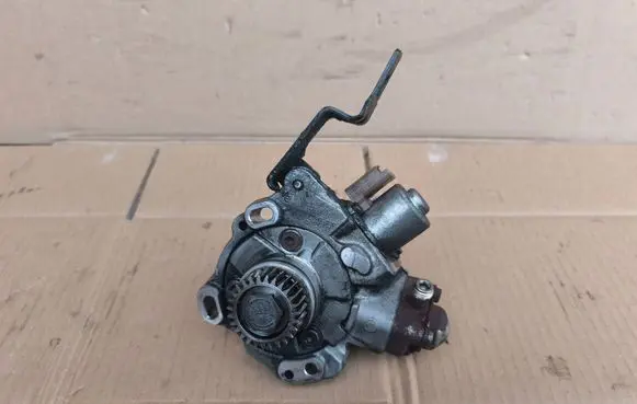 Ford Mondeo MK V Fuel injection high pressure pump 9674984480