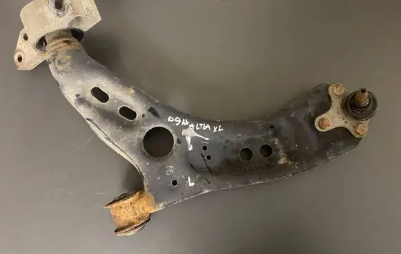 Seat Altea XL Front lower control arm/wishbone 1K0407151BD