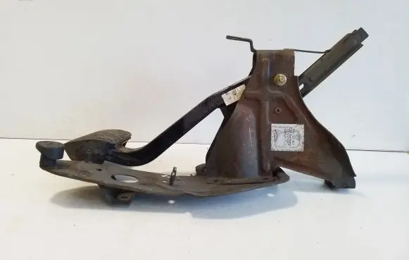 Volkswagen Transporter - Caravelle T5 Brake pedal 7H1723057 7H1723143