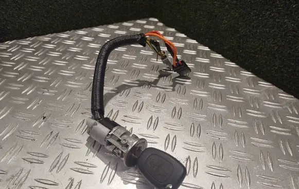 Renault Trafic II (X83) Ignition lock