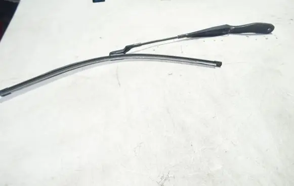 Volvo C30 Front wiper blade arm 31253996