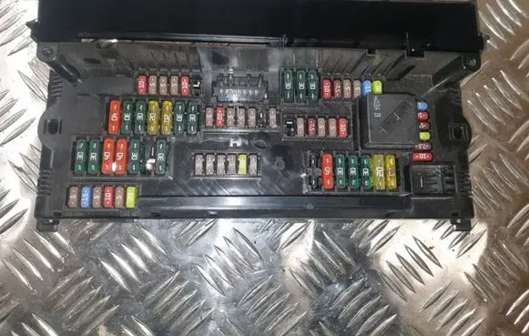 BMW 5 F10 F11 Fuse box set 9252815