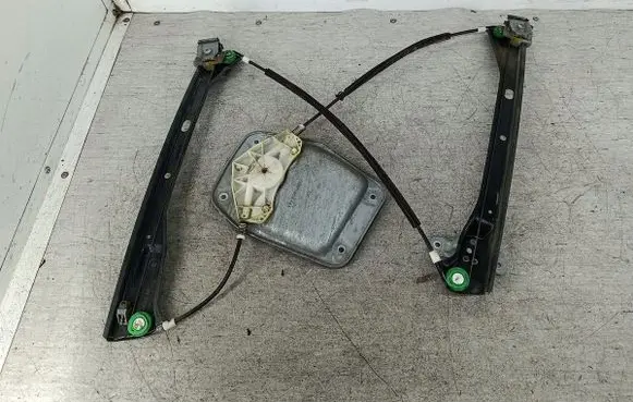 Volkswagen Golf V Front door window regulator with motor 