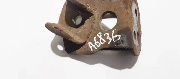 Toyota RAV 4 (XA30) Engine mounting bracket