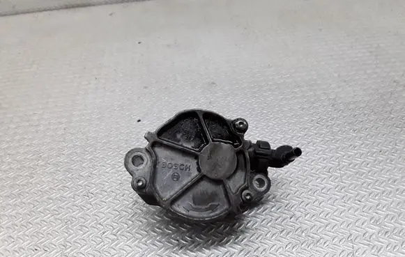 Ford Focus Vacuum pump D1562C2