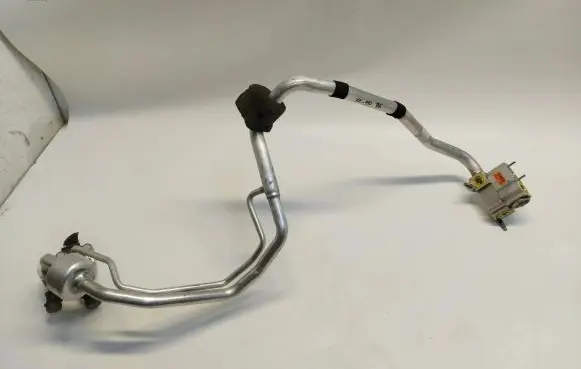 Volvo XC90 Air conditioning (A/C) pipe/hose 32260834
