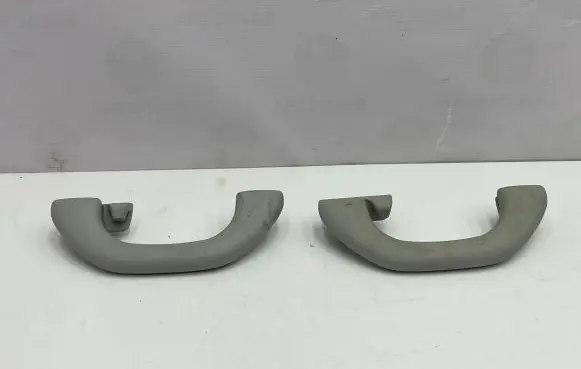 Volkswagen Jetta VI A set of handles for the ceiling 