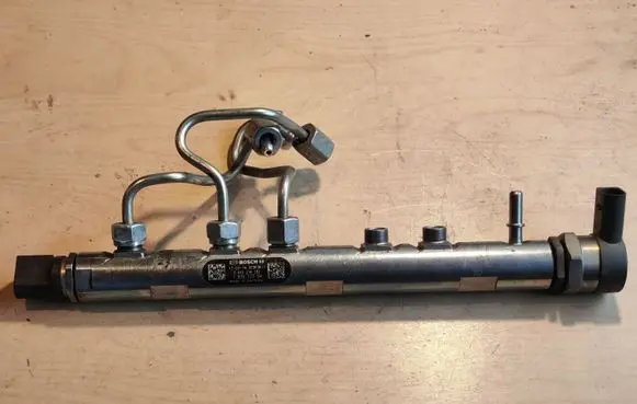 BMW 3 F30 F35 F31 Fuel main line pipe 780912704 0445214182