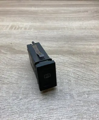 Volkswagen PASSAT B5 Windscreen/window heater switch 3B0959621E