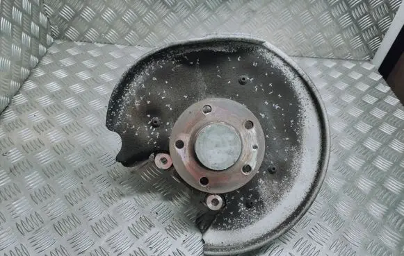 Rear wheel hub
