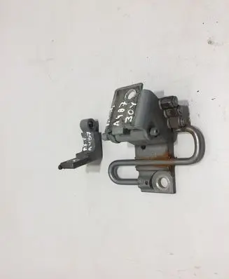 Audi A4 S4 B7 8E 8H Front door lower hinge 8E0831411B