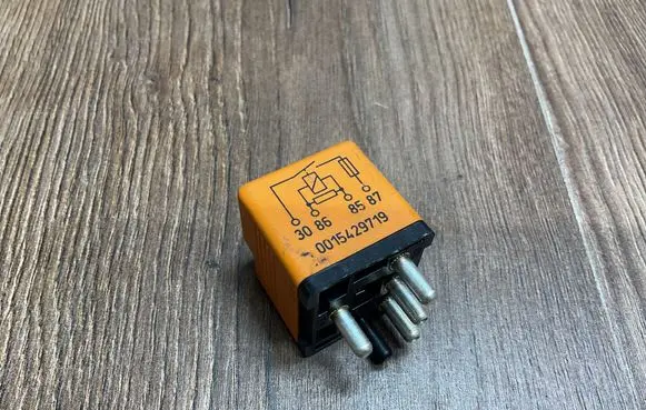 Mercedes-Benz SL R129 Other relay 0015429719 30868587