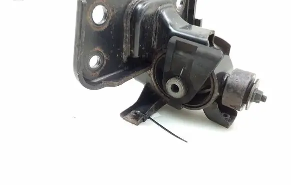 Toyota RAV 4 (XA30) Engine mount bracket 1237226010