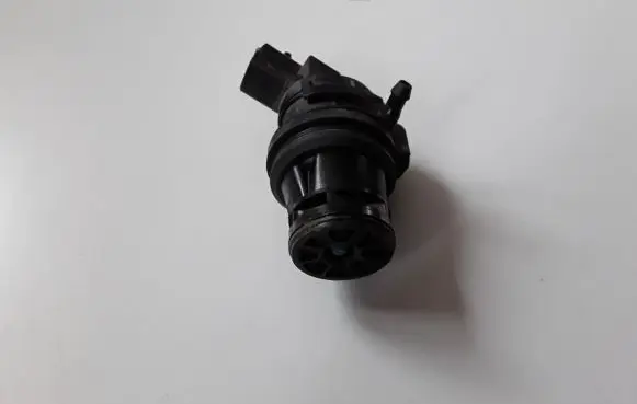 Toyota Prius+ (ZVW40) Windscreen/windshield washer pump 8533047010