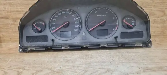Speedometer (instrument cluster)