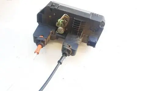 Opel Astra G Rear door lock 24414135