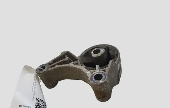 Opel Astra H Engine mount bracket