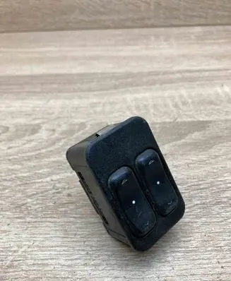 Opel Zafira A Electric window control switch 90561088 13363201 WithPlug