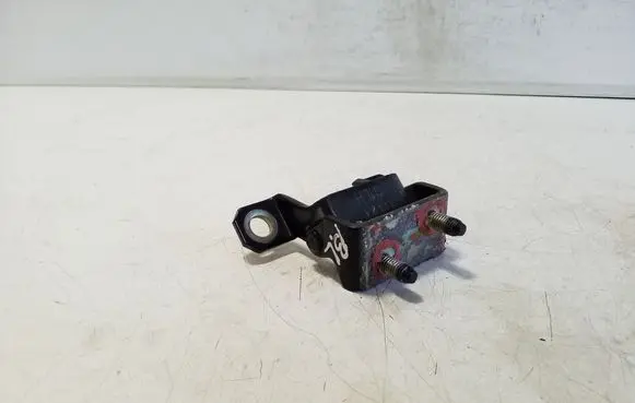 Chevrolet Captiva Tailgate/trunk/boot hinge