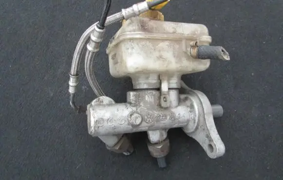 Volkswagen Golf IV Master brake cylinder