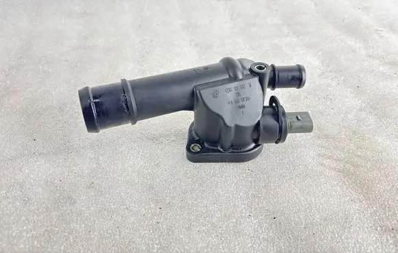 Engine coolant pipe/hose