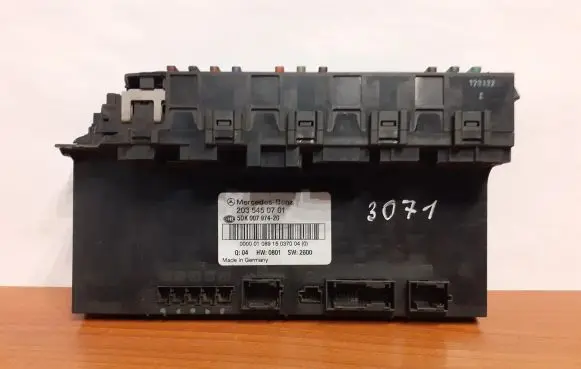 Mercedes-Benz C W203 Fuse box set 3071 2035450701