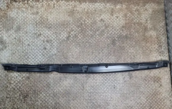 Chrysler Pacifica Wiper trim 68228473AB