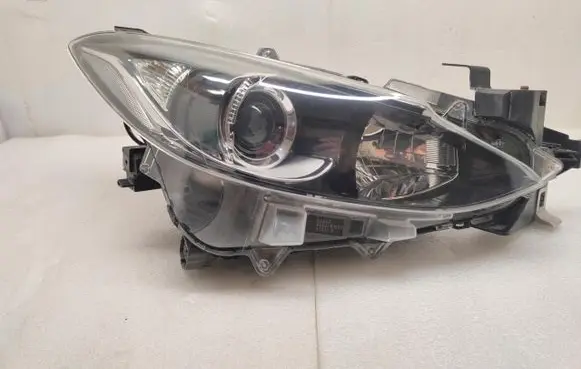 Mazda 3 III Headlight/headlamp