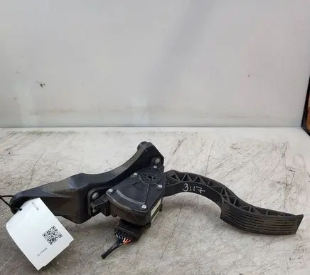 Hyundai Santa Fe Accelerator throttle pedal DCD0443A2B100