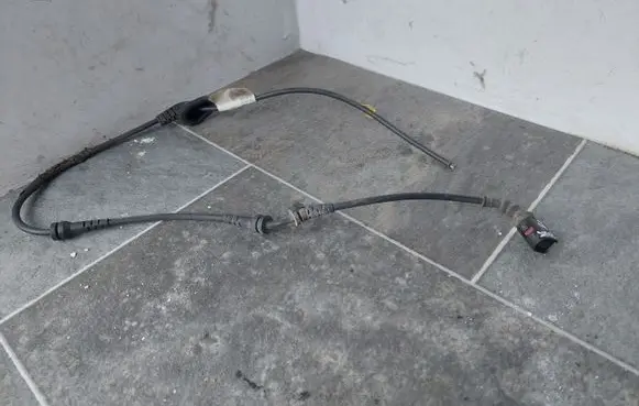 Volkswagen PASSAT B6 Rear ABS sensor wiring 3C0927904E